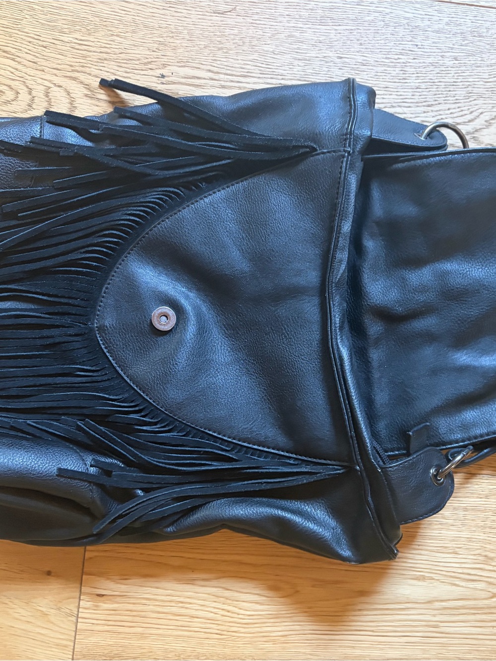 Black Fringe Vegan Leather Shoulder Bag - Women - Picture 2 of 4